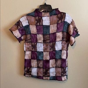 Plisse short sleeve stretchy blouse women’s small